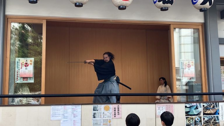 大塚駅前【旧巣鴨総鎮守 天祖神社】様　御鎮座七00年記念式年大祭　奉納演舞(剣舞・殺陣)