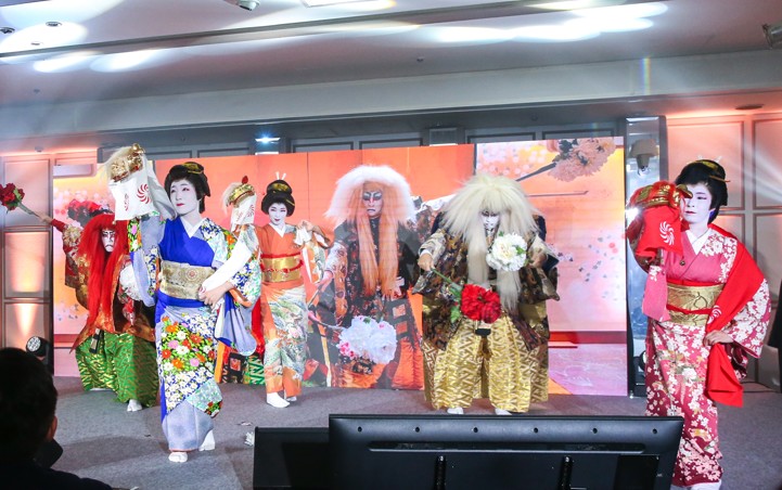 連獅子・手獅子・芸者舞　ステージパフォーマンスを御披露いたします。(東京)